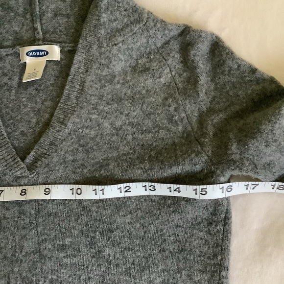 100% Lambs Wool Sweater w/ Hood - Picture 2 of 7